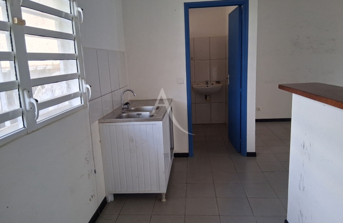 Location Bureaux 48m&sup2; Remire Montjoli