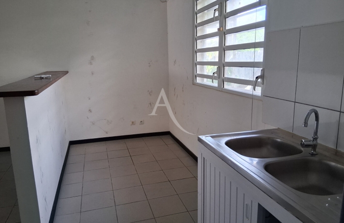 Location Bureaux 48m&sup2; Remire Montjoli