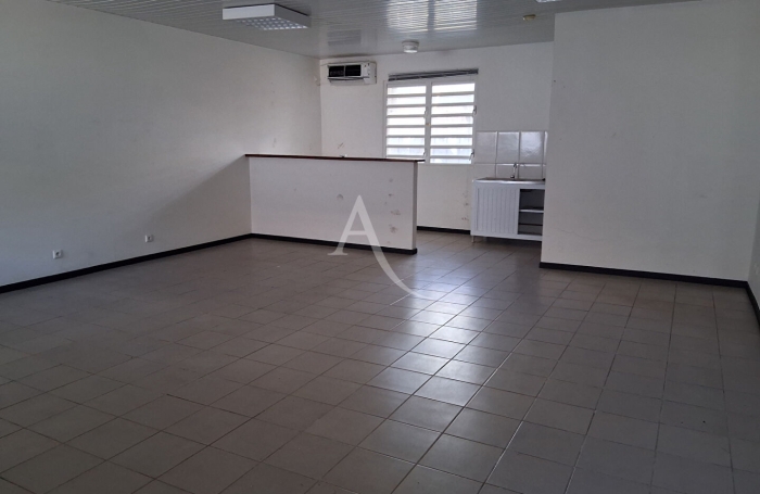 Location Bureaux 48m&sup2; Remire Montjoli