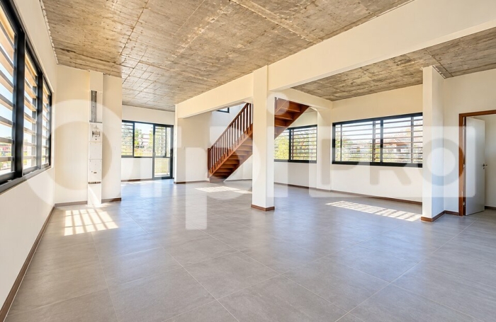 Plateau de bureaux en duplex : 157 m&sup2; modulables au c&oelig;ur de la ZAE l'Envol