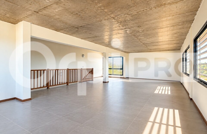 Plateau de bureaux en duplex : 157 m&sup2; modulables au c&oelig;ur de la ZAE l'Envol