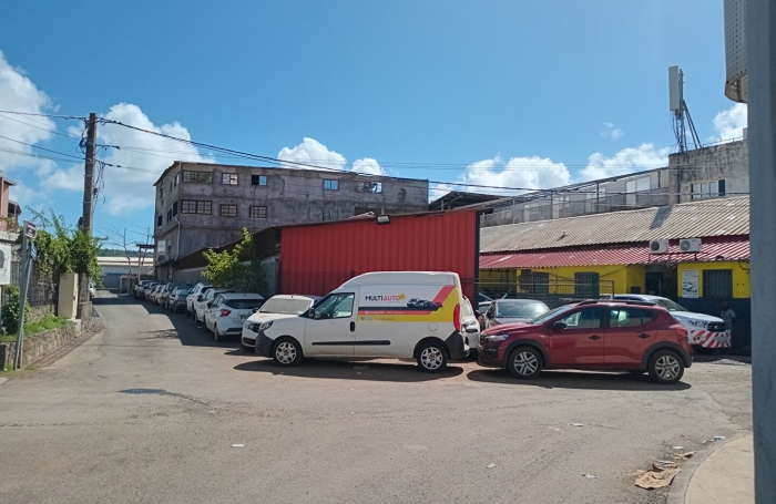 Location Local commercial 579m&sup2; Koungou