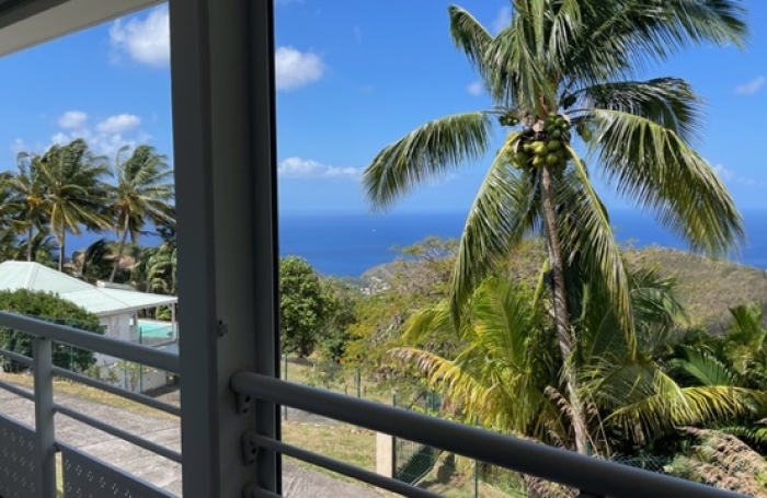 Villa de type F5 et pette d&eacute;pendance avec vue mer sur les hauteurs de CASE-PILOTE