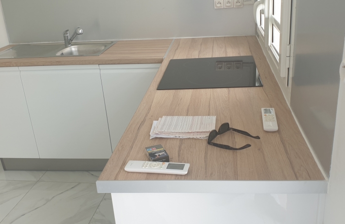 Beau F2 rénové proche de toutes commodités et marina