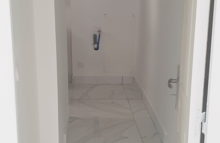 Beau F2 rénové proche de toutes commodités et marina