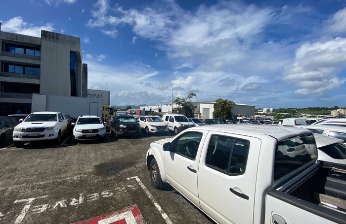 Location Bureaux 97m&sup2; Le Lamentin