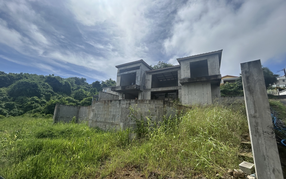 Le Francois- Villa Atypique avec Vue d&eacute;gag&eacute;e - 309 000 &euro;