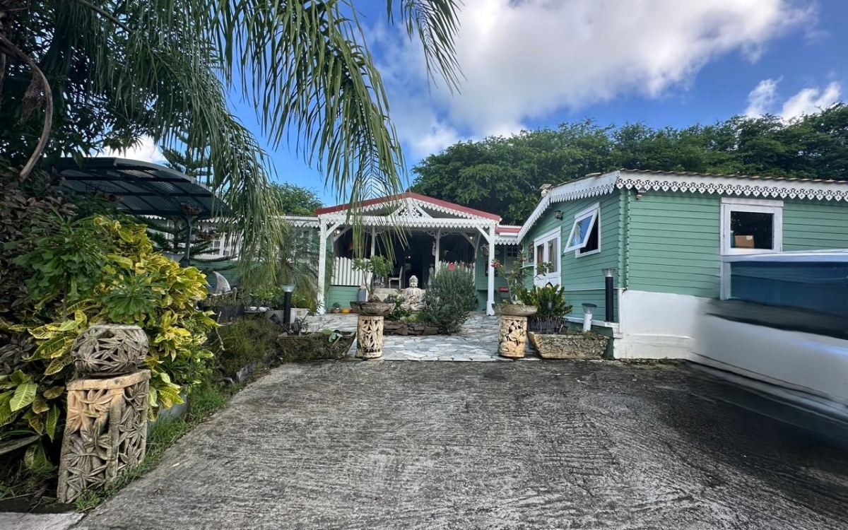 SAINTE ANNE- PROPRIETE VUE MER PANORAMIQUE 10000M&sup2; TERRAIN