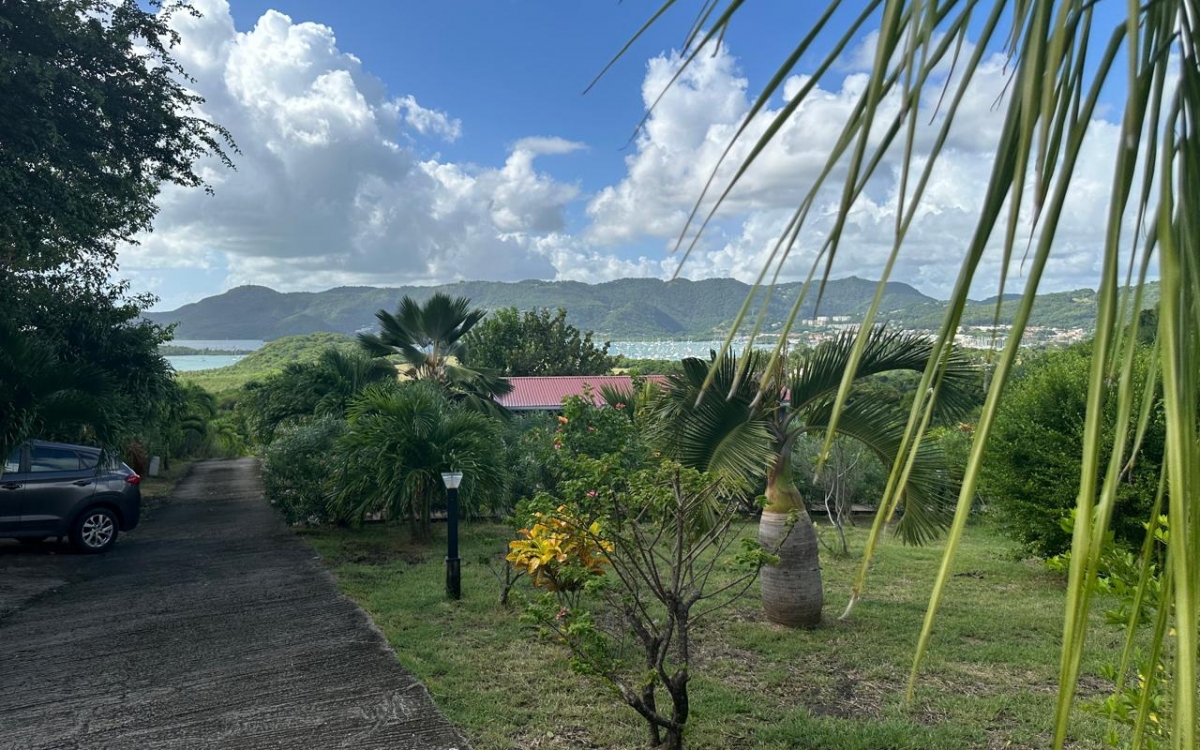 SAINTE ANNE- PROPRIETE VUE MER PANORAMIQUE 10000M&sup2; TERRAIN
