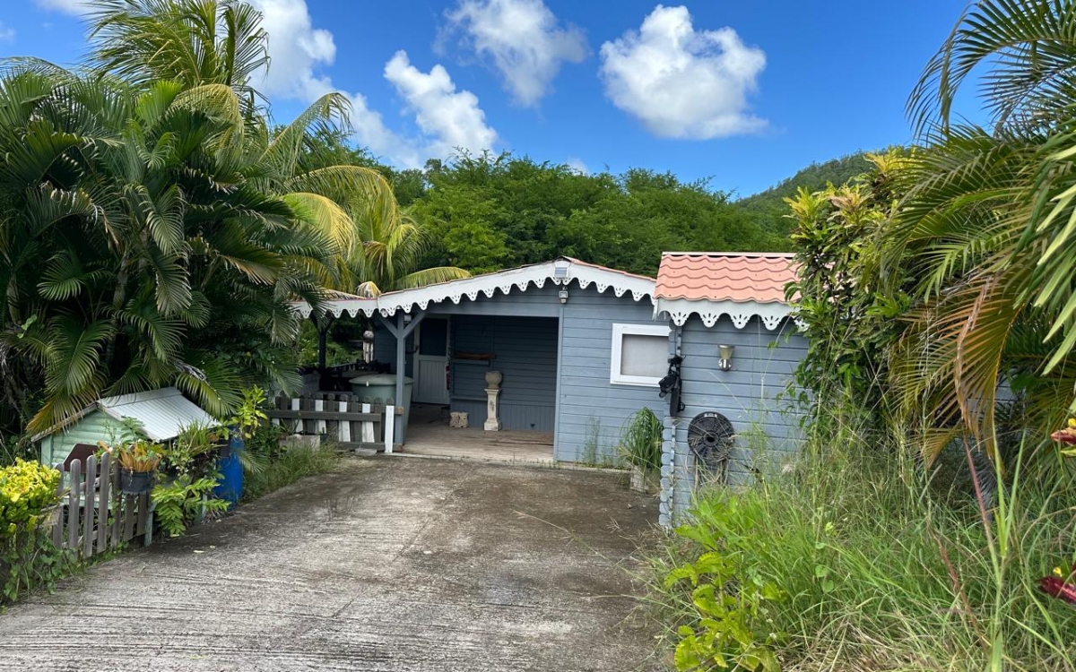 SAINTE ANNE- PROPRIETE VUE MER PANORAMIQUE 10000M&sup2; TERRAIN