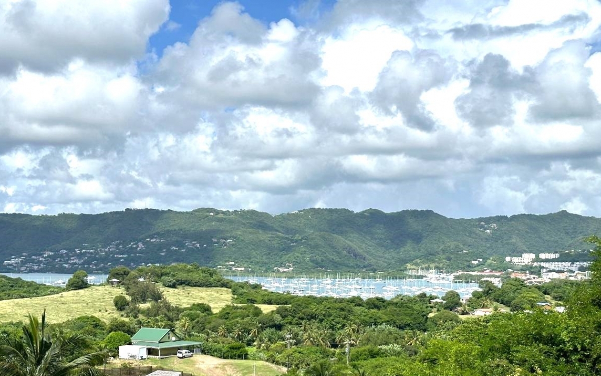 SAINTE ANNE- PROPRIETE VUE MER PANORAMIQUE 10000M&sup2; TERRAIN