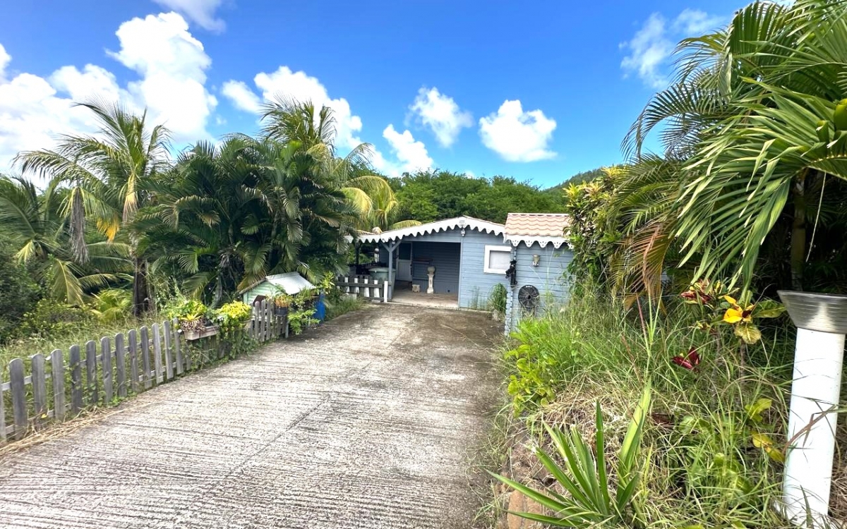 SAINTE ANNE- PROPRIETE VUE MER PANORAMIQUE 10000M&sup2; TERRAIN