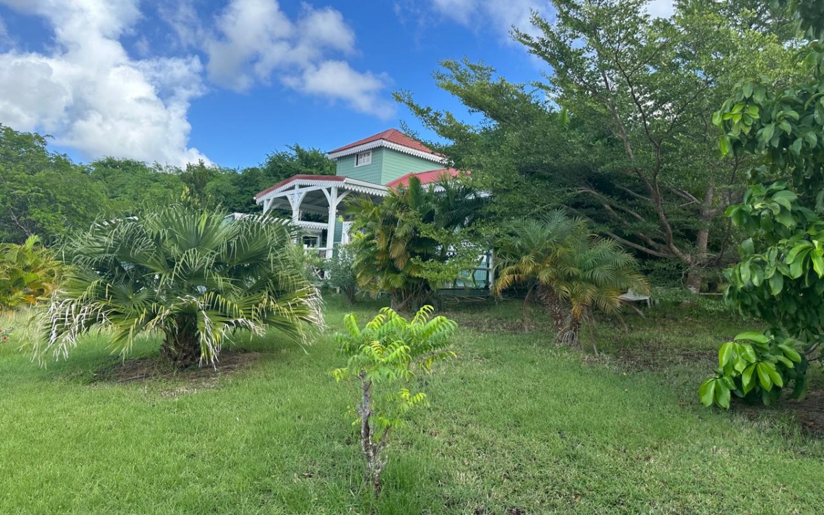 SAINTE ANNE- PROPRIETE VUE MER PANORAMIQUE 10000M&sup2; TERRAIN