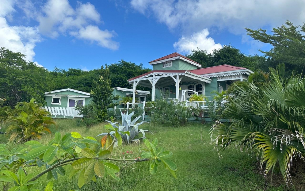 SAINTE ANNE- PROPRIETE VUE MER PANORAMIQUE 10000M&sup2; TERRAIN