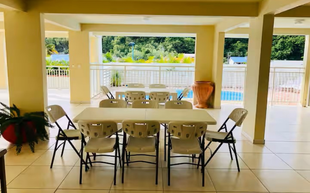 A VENDRE VILLA SPACIEUSE 10 PIECES AVEC PISCINE