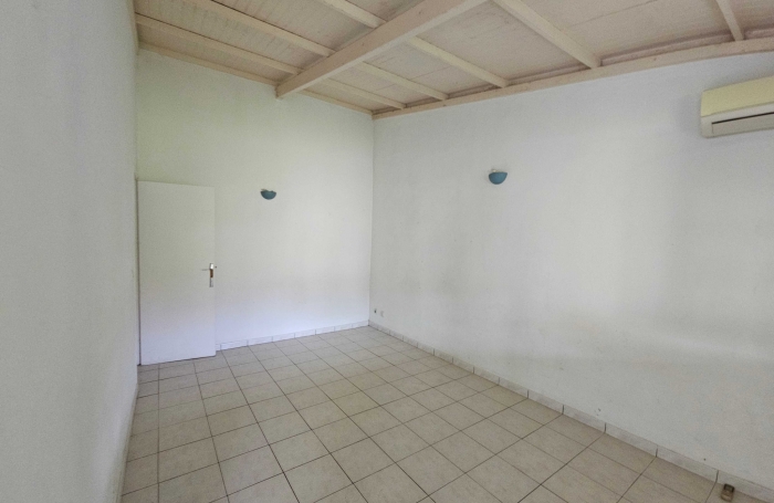 Grande appartement F3 +2 terrasses dans maison de ville