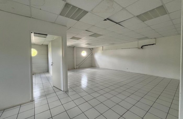 Location Bureaux 193m&sup2; Le Marin