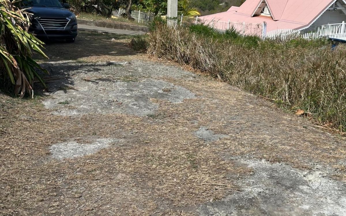 A VENDRE TERRAIN CAP MACRE 1090m&sup2; VUR MER