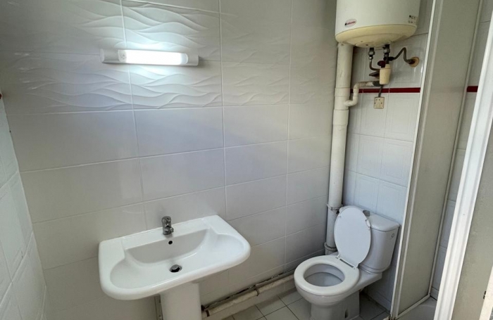 Appartement F2 vendu loué, idéalement situé près du CHU et de la MFME - FORT-DE-FRANCE