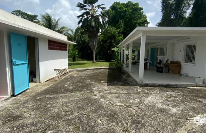 Vente Local commercial 180m&sup2; Le Lamentin