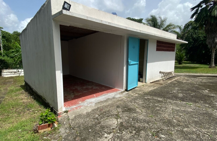 Vente Local commercial 180m&sup2; Le Lamentin