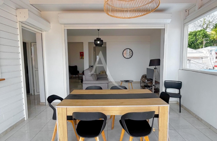 Vente Immeuble 244.51m&sup2; 7 pi&egrave;ces Sainte Luce