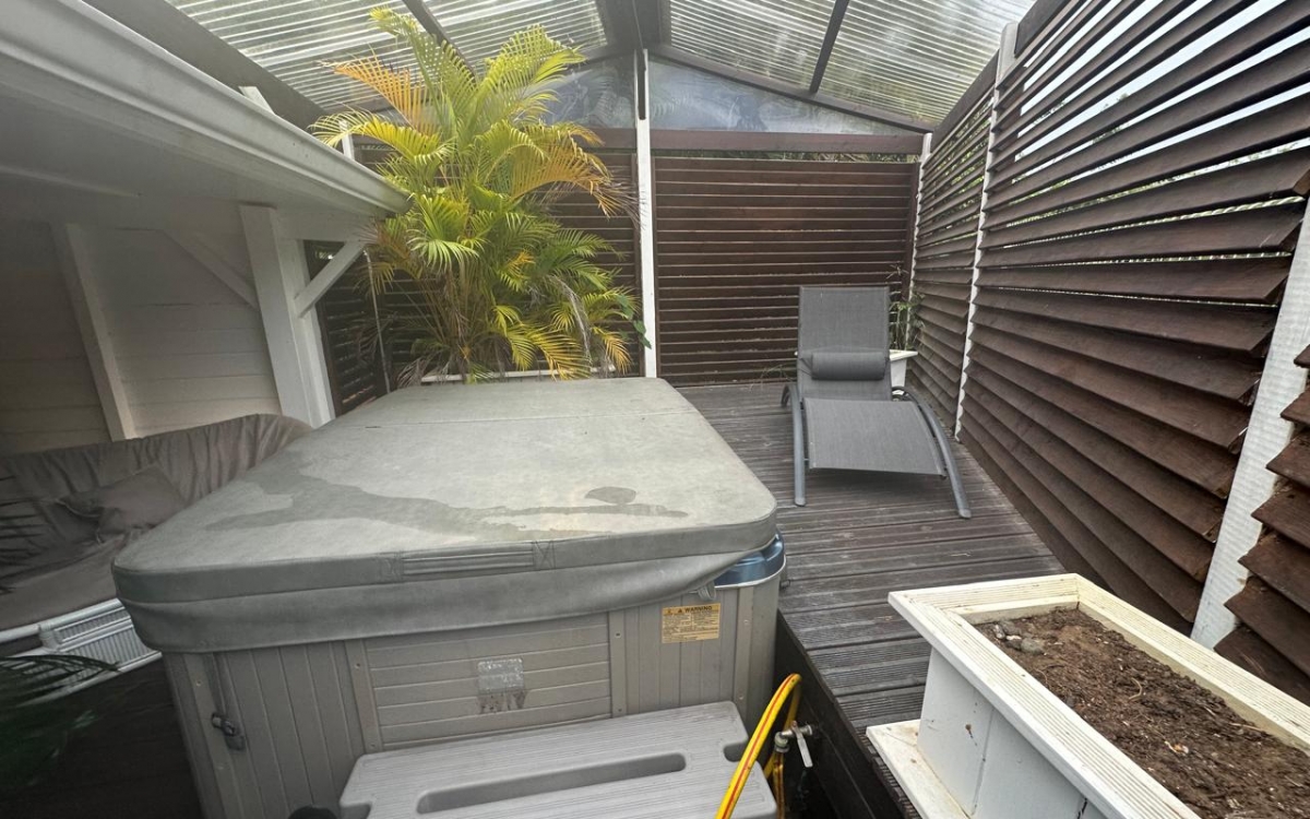 A LOUER local commercial 80m&sup2; meubl&eacute; equip&eacute; climatis&eacute;