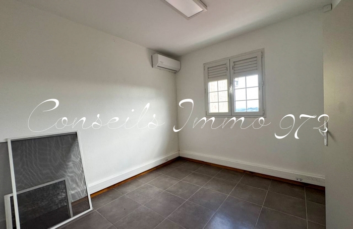 BUREAUX À LOUER   GROS-MORNE BOURG