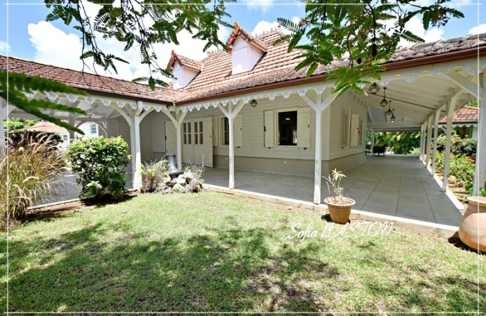 Vente Maison 231m&sup2; 7 pièces Sainte Anne