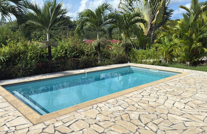 Villa cr&eacute;ole T5 avec piscine vue campagne