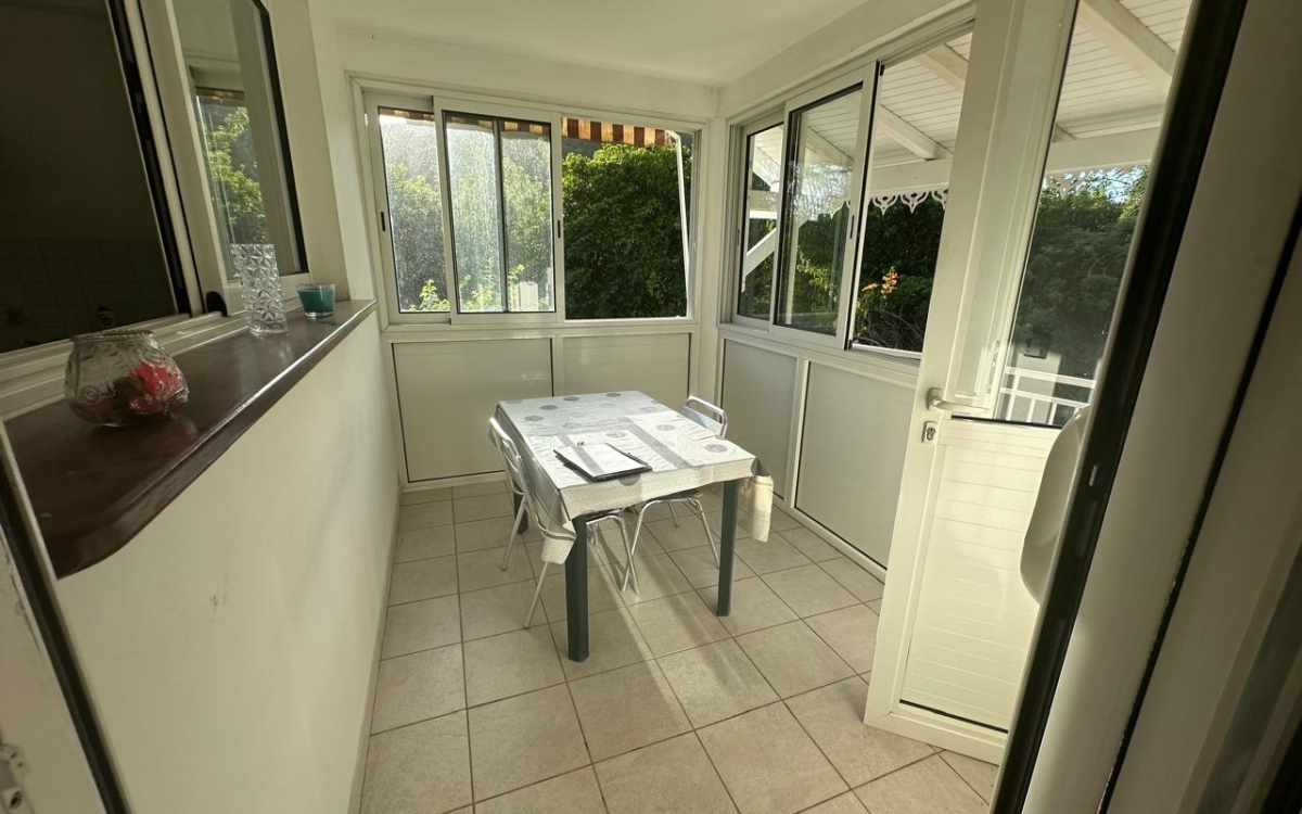 SAINTE ANNE APPARTMENT T2 DANS PETITE RESIDENCE TRANQUILLE