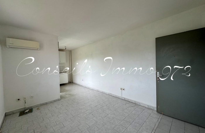 Studio à louer   Fort-de-France (Chateaubœuf)   20 m2   Balcon