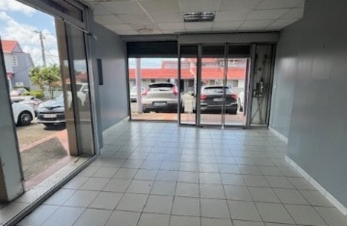 Location Local commercial 97.69m&sup2; 10 pi&#232;ces Schoelcher