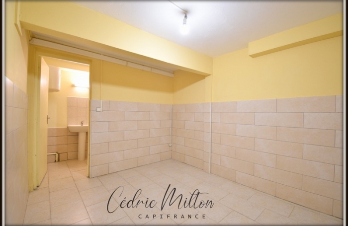 Location Local commercial 32m&sup2; 2 pi&#232;ces Sainte Luce