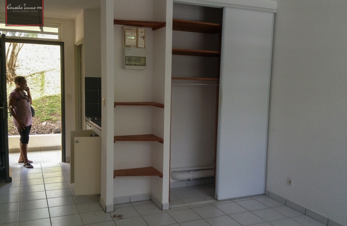 Studio &agrave; louer   R&eacute;s &eacute;tudiante - Schoelcher   20 m2   Parking