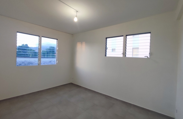 T4 enti&egrave;rement r&eacute;nov&eacute; avec cour- plateau Fofo