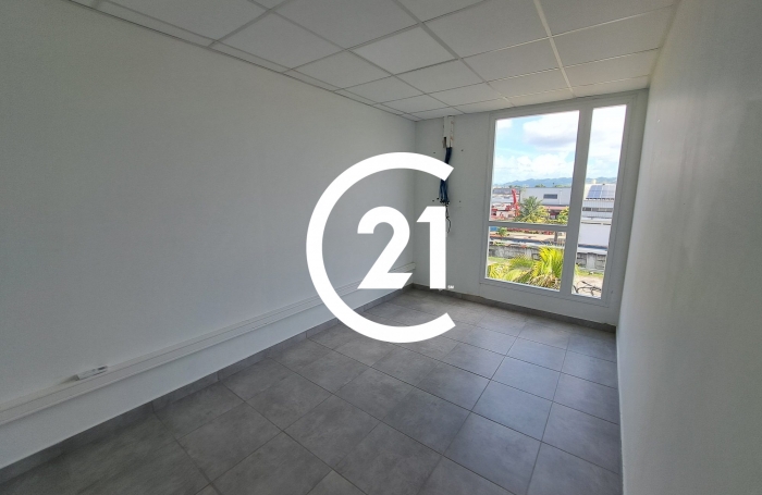 Location Bureaux 85m&sup2; 6 pièces Le Lamentin