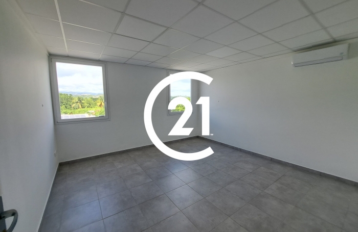 Location Bureaux 85m&sup2; 6 pièces Le Lamentin