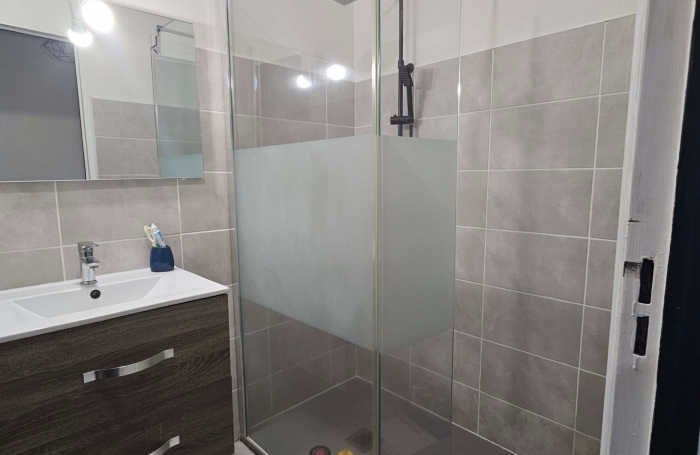 Jolie maison familiale avec grande terrasse et jardin