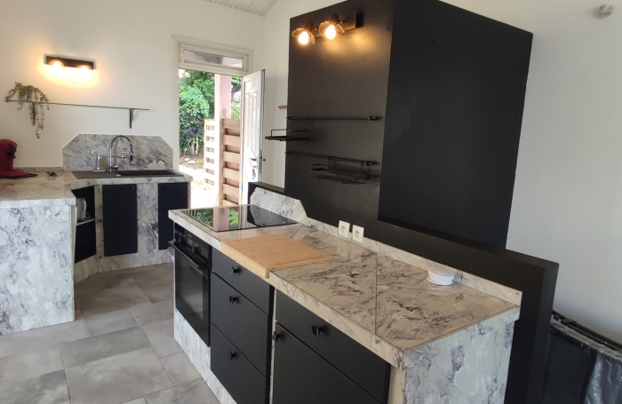 Haut de villa T5 meubl&eacute; ind&eacute;pendant avec piscine priv&eacute;e et grand terrain arbor&eacute;