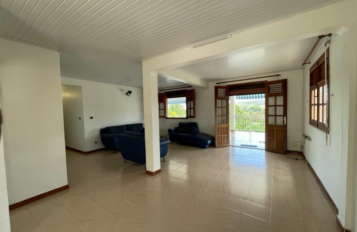 Haut de villa T4 en Rez de Jardin- Eau &eacute;lectricit&eacute; inclus- quartier LAUGIER