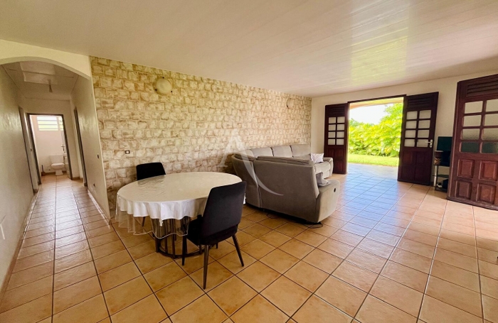 Vente Maison 110m&sup2; 5 pi&egrave;ces Rivi&egrave;re Sal&eacute;e