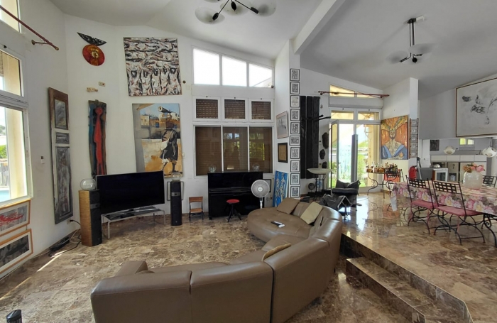 Villa d'architecte atypique, id&eacute;ale pour une grande famille - LE MARIN