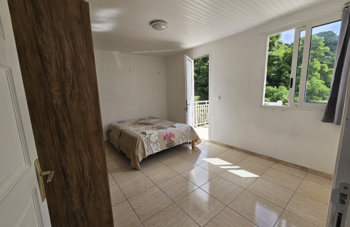 T2 meubl&eacute; en R+1 vue campagne panoramique.