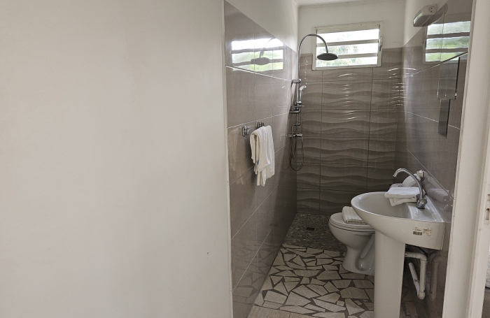 T2 meubl&eacute; en R+1 vue campagne panoramique.