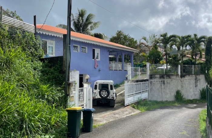 MAISON F4 AU MORNE ROUGE  avec un locataire en place .