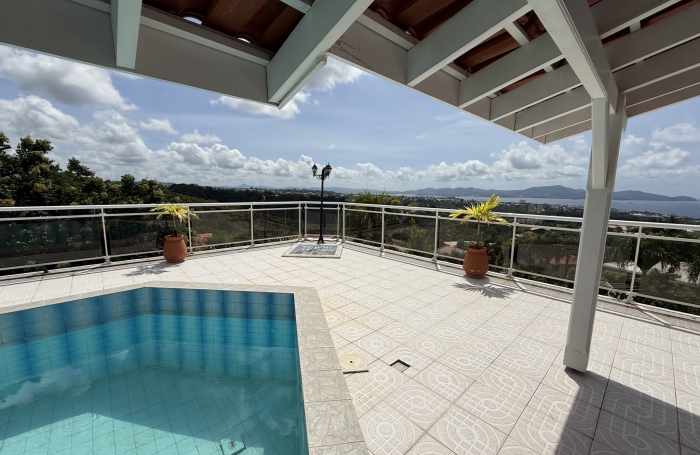 Superbe propri&eacute;t&eacute; en impasse avec vue mer - SHOELCHER