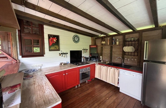 Ensemble 4 habitations + 4 piscines - Terrain 4845m2 - RIVIERE PILOTE