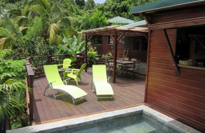 Ensemble 4 habitations + 4 piscines - Terrain 4845m2 - RIVIERE PILOTE