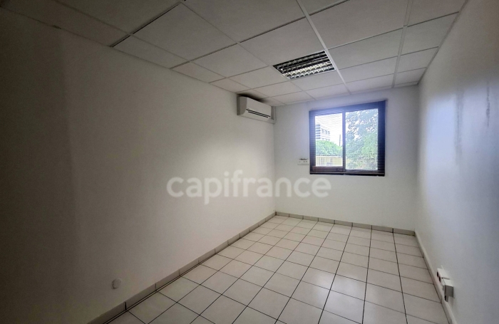 Location Bureaux 116m&sup2; 7 pièces Le Lamentin